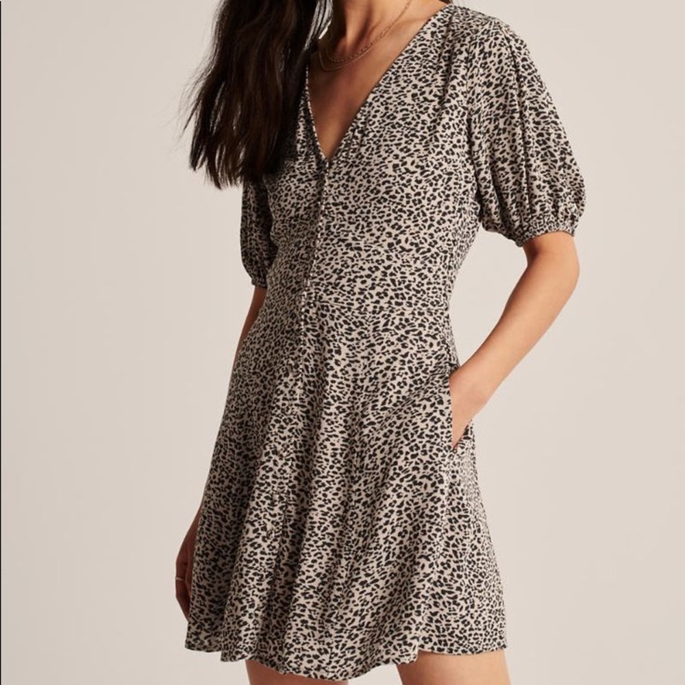 NWT Abercrombie & Fitch puff sleeve leopard print dress